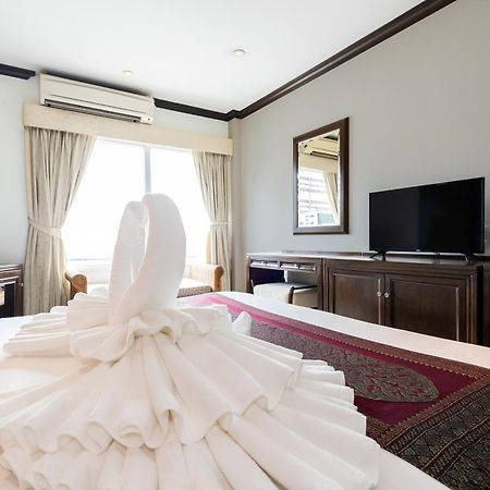 Baan Sukhumvit Soi 18 Hotel Bangkok Ngoại thất bức ảnh