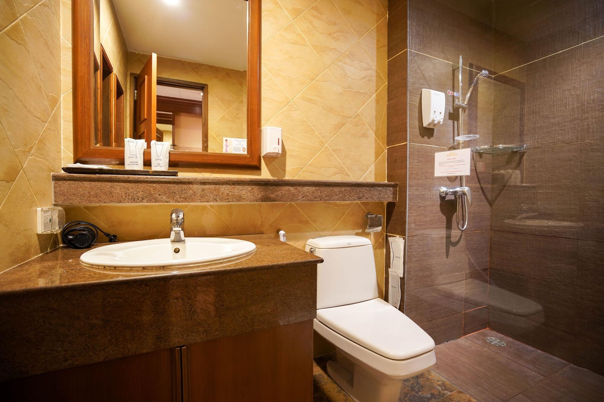 Baan Sukhumvit Soi 18 Hotel Bangkok Ngoại thất bức ảnh