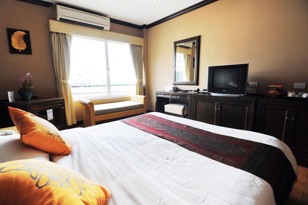 Baan Sukhumvit Soi 18 Hotel Bangkok Ngoại thất bức ảnh