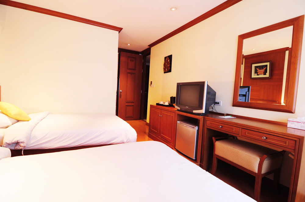 Baan Sukhumvit Soi 18 Hotel Bangkok Ngoại thất bức ảnh