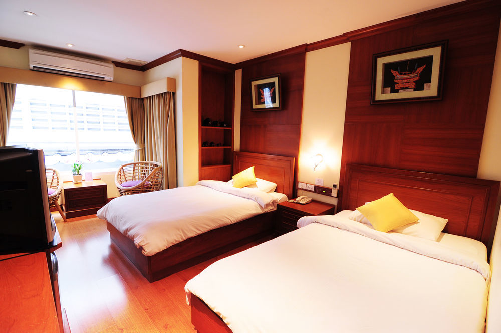 Baan Sukhumvit Soi 18 Hotel Bangkok Ngoại thất bức ảnh