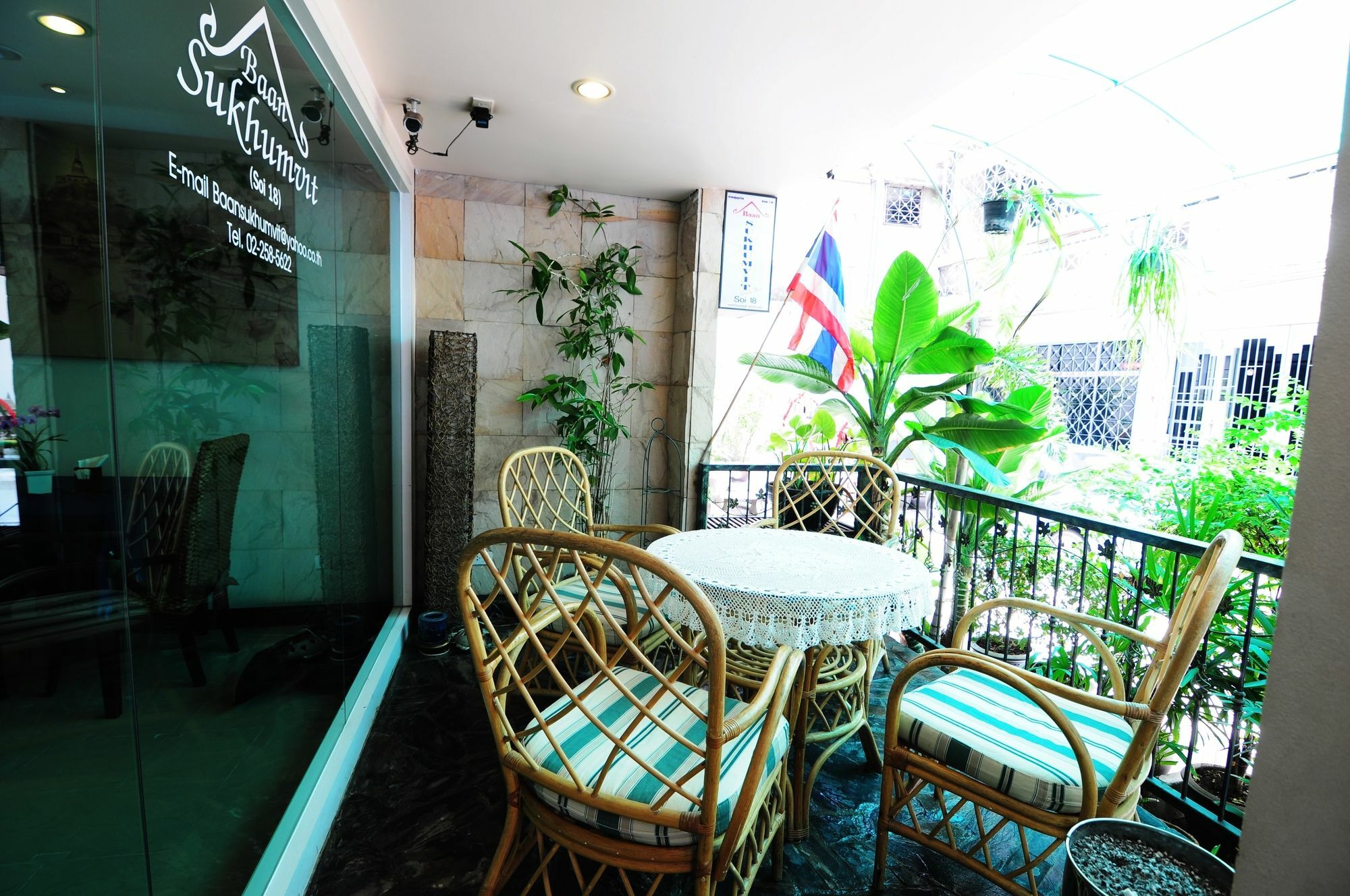 Baan Sukhumvit Soi 18 Hotel Bangkok Ngoại thất bức ảnh