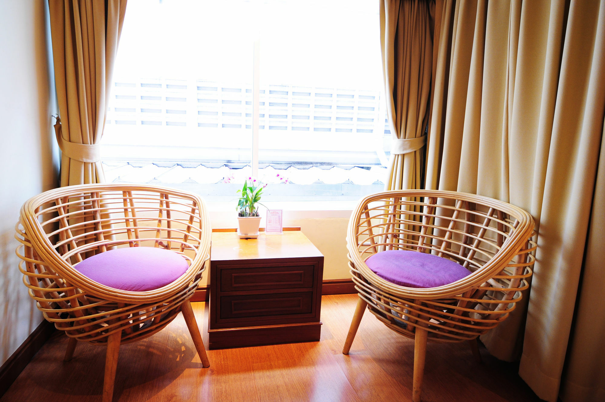 Baan Sukhumvit Soi 18 Hotel Bangkok Ngoại thất bức ảnh