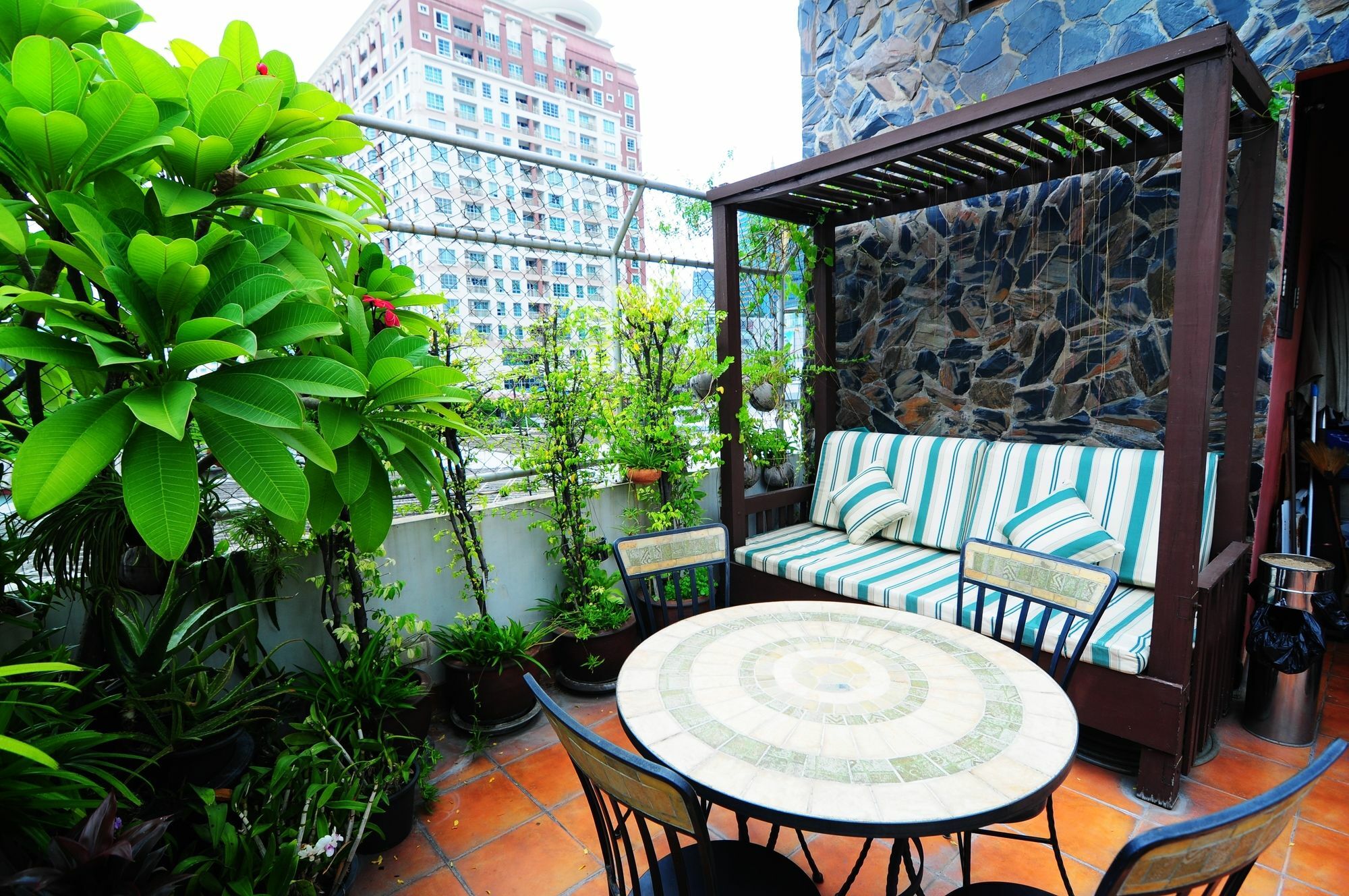 Baan Sukhumvit Soi 18 Hotel Bangkok Ngoại thất bức ảnh