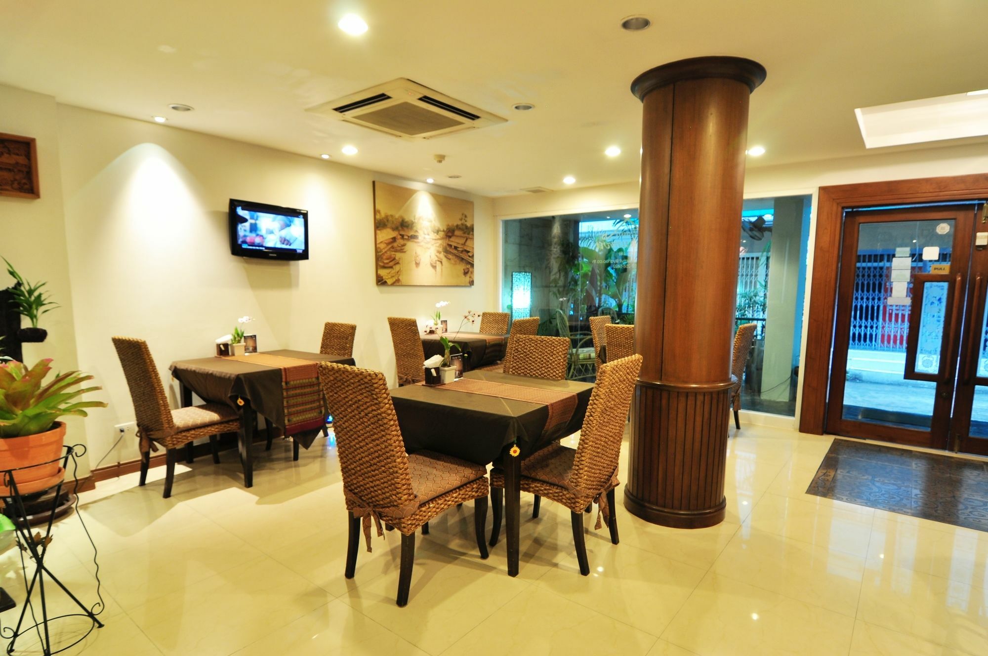 Baan Sukhumvit Soi 18 Hotel Bangkok Ngoại thất bức ảnh