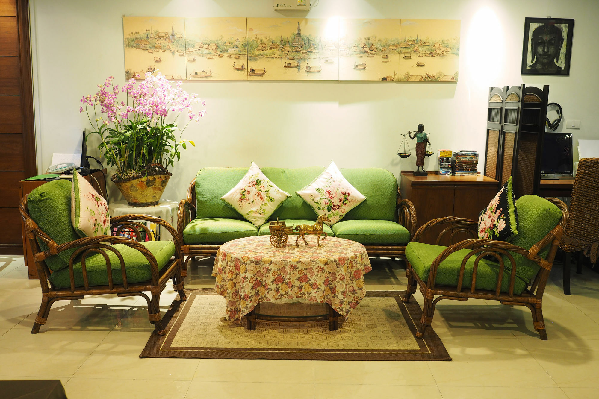 Baan Sukhumvit Soi 18 Hotel Bangkok Ngoại thất bức ảnh